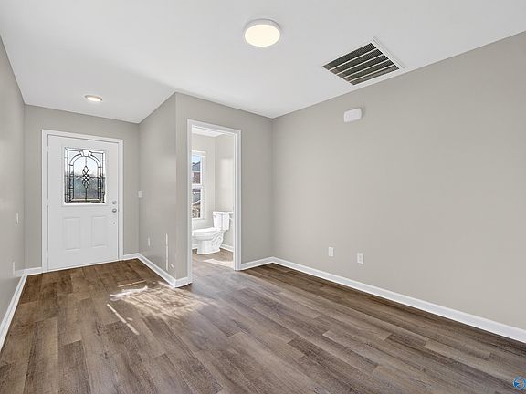 5th image of 165 Sedgewick Dr