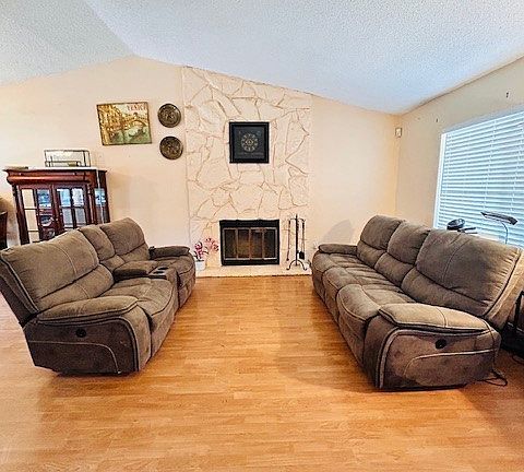 3rd image of 441 Placentia Ave