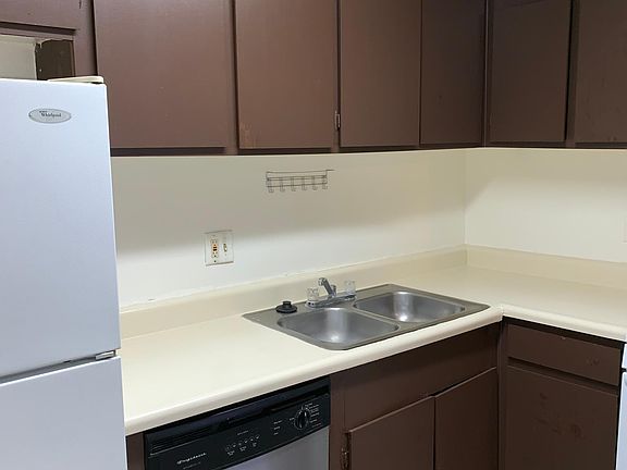 3rd image of 3421 W Dunlap Ave APT 204