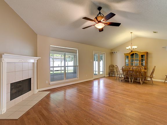 5th image of 166 De Val Dr