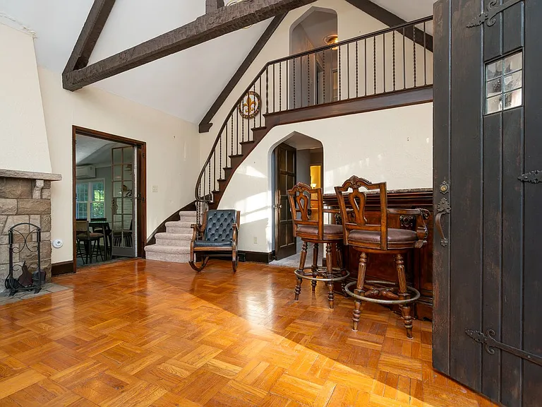 608 Highland Ave — Photo 3