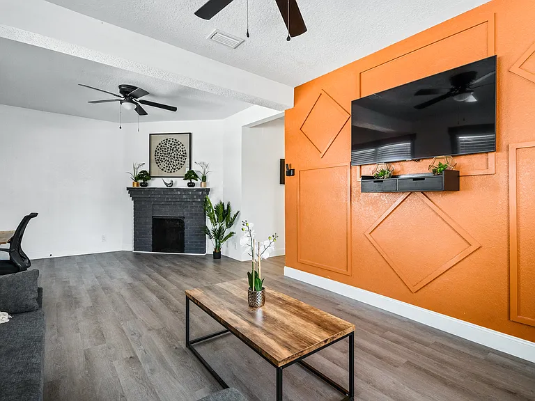 209 W Gladys St #2 — Photo 8