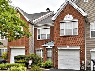 204 Aqueduct Dr, North Wales, PA 19454