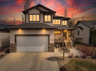 132 W Ingle Close, Red Deer, AB T4R 3S2