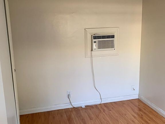 3rd image of 435 N Wilson Ave APT 2