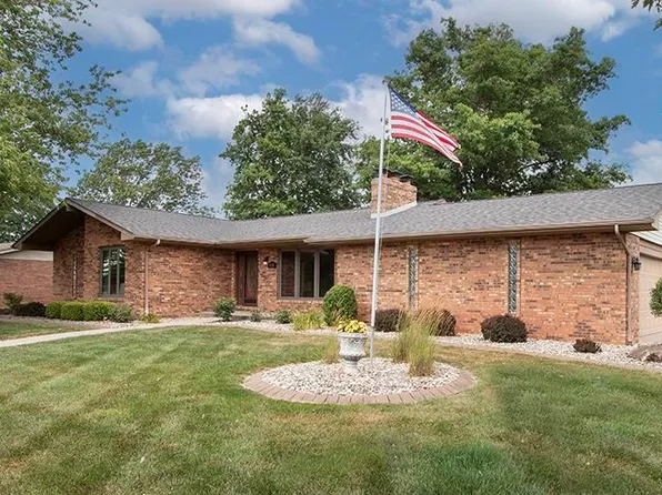 811 W 2nd St, Trenton, IL 62293