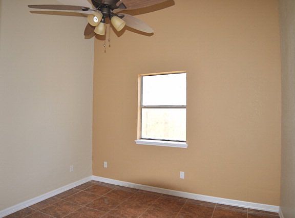 4th image of 2604 Falcon Ave