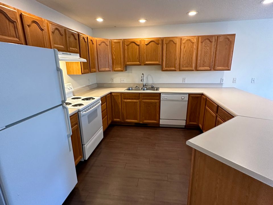 Kitchen with island