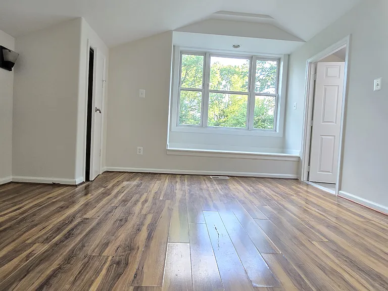 2515 Creighton Ave — Photo 17