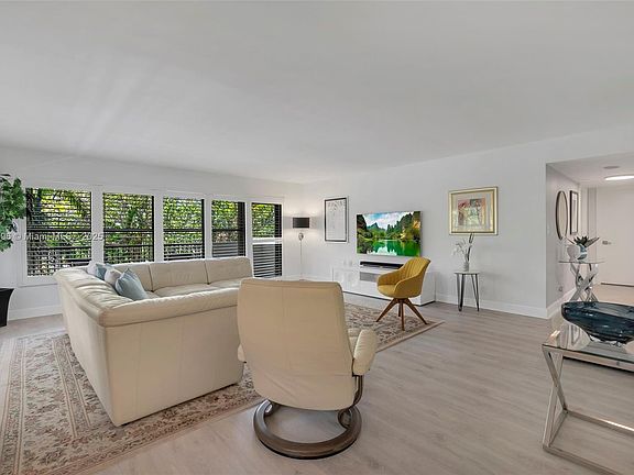 3rd image of 3200 Port Royale Dr N APT 307