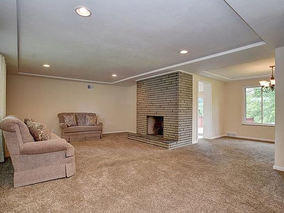 2nd image of 2203 Pleasant Dr