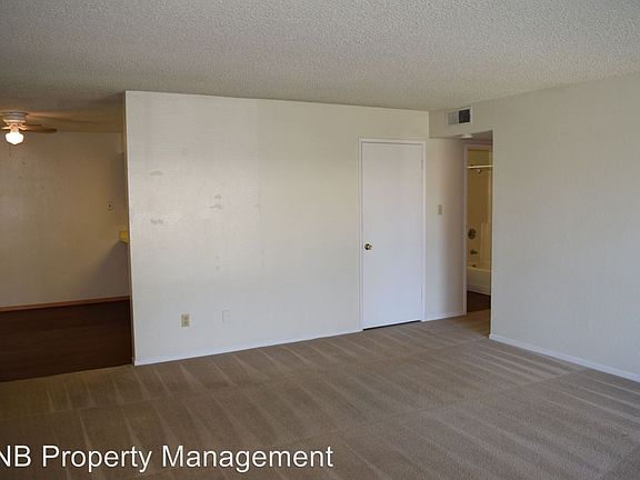 3rd image of 6341 Lake Park Dr