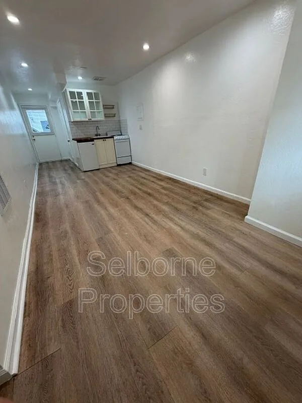 Studio, 1.0 bath, 350 sqft, $1,495 — Photo 4