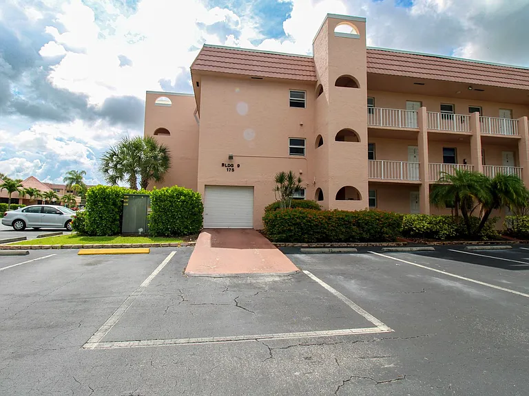175 Turtle Lake Ct #111 — Photo 49