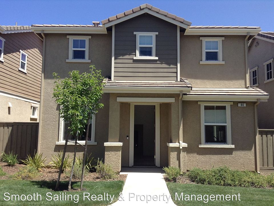 1st image of 44 Crystalwood Cir