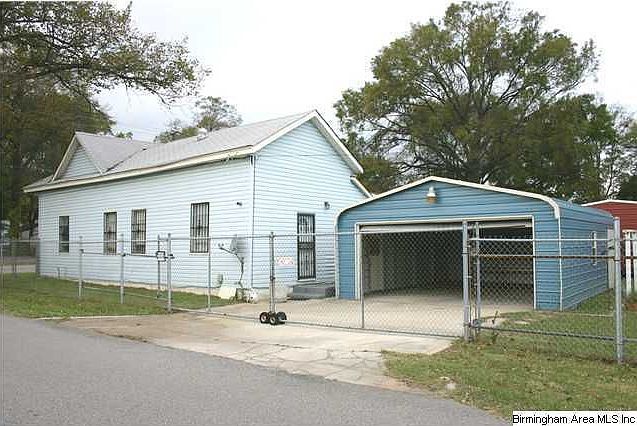 2nd image of 1121 Erie St