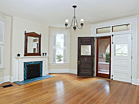 4th image of 645 Elsmere Park