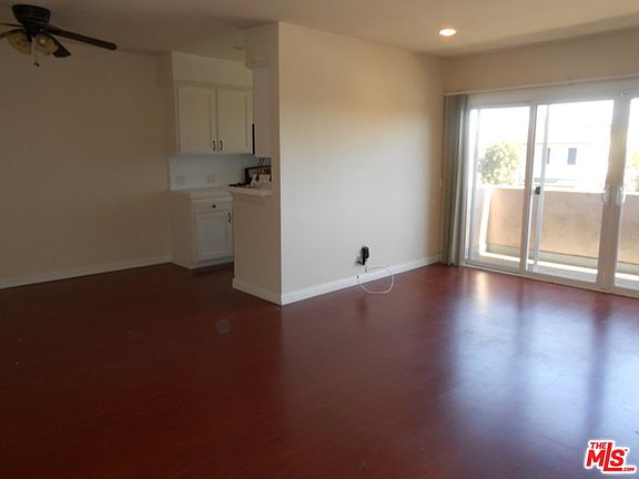 2nd image of 22343 Pacific Coast Hwy APT 3