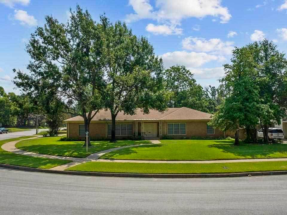 1st image of 524 Park Heights Cir