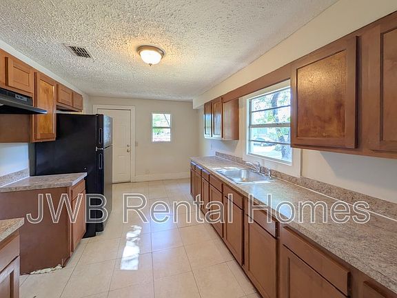 3rd image of 1539 W 13th St