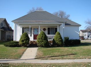 200 S Walnut St, New London, IA 52645