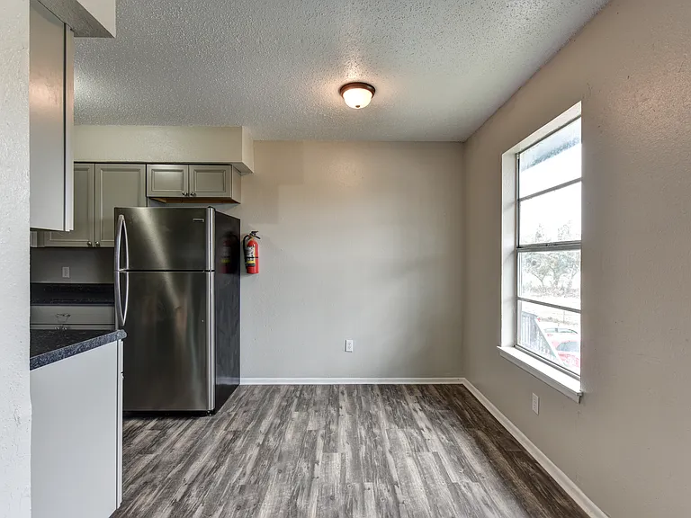 2050 S Saunders St — Photo 16