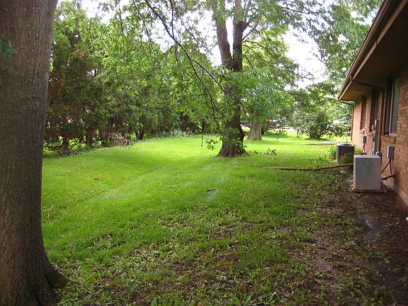 Finced in back yard