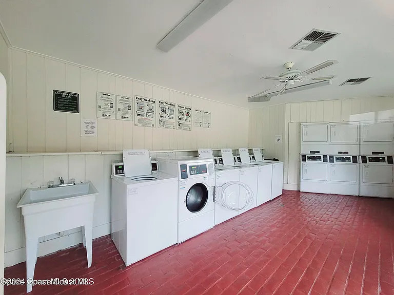 235 San Juan Cir — Photo 15
