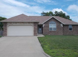 305 E Cypress St, Clever, MO 65631