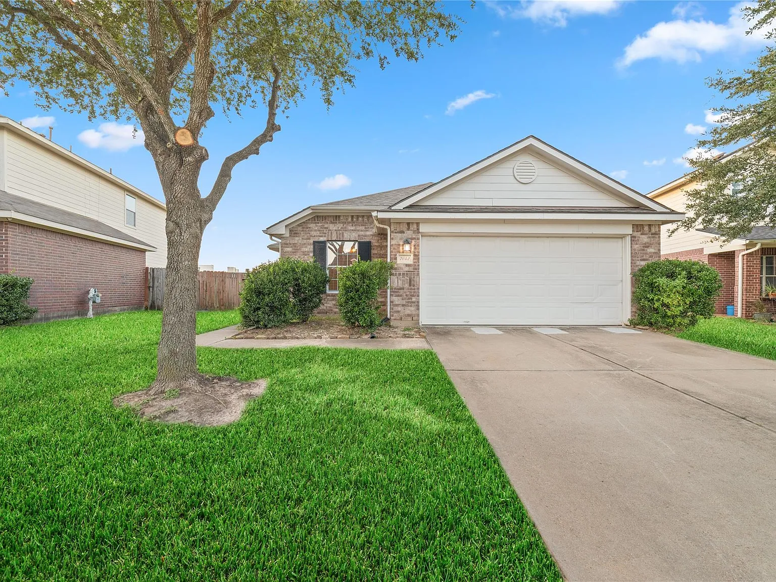 4 bed, 2.0 bath, 1651 sqft, $2,200 — Photo 1