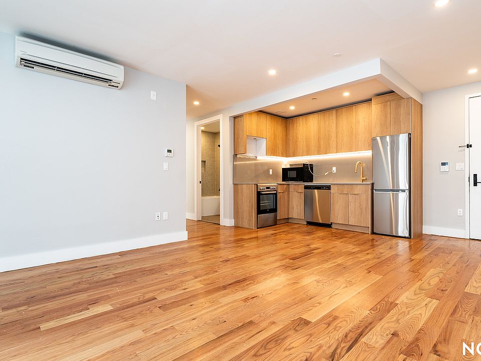 1st image of 31-61 Vernon Blvd #1O