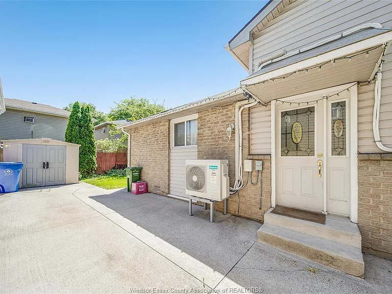 1229 Arncliffe Pl — Photo 34