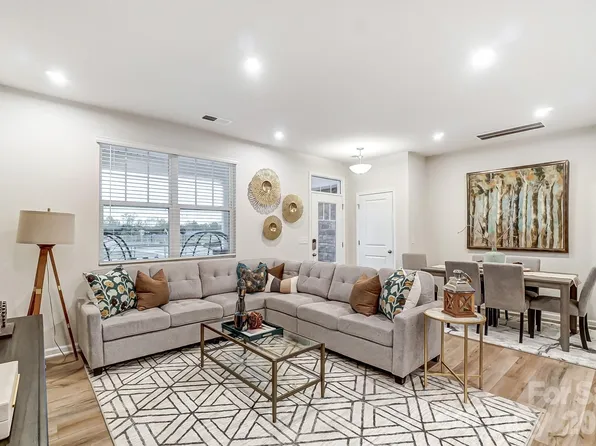 5221 Wyes Oak Ln, Charlotte, NC 28269