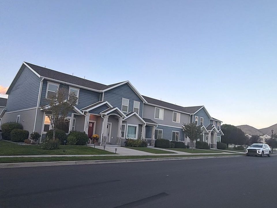 2nd image of 1702 E Stone Creek Way