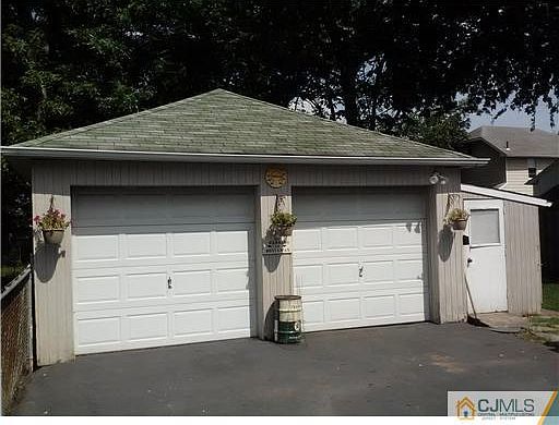 2nd image of 616 Linden Ave