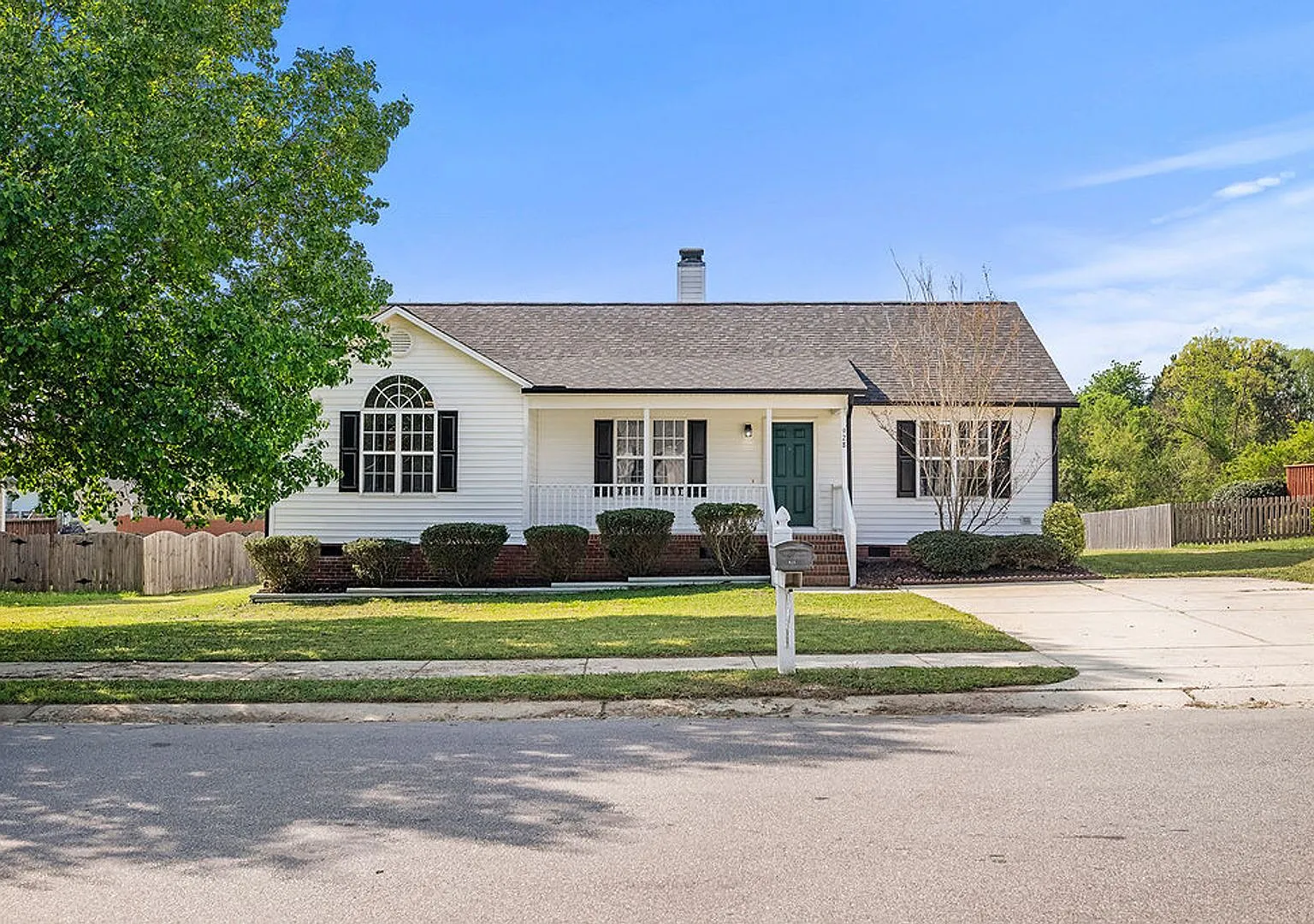 Move-In Ready | 3-Bedroom Ranch | Lvp Throughout | No Carpet! — Photo 1