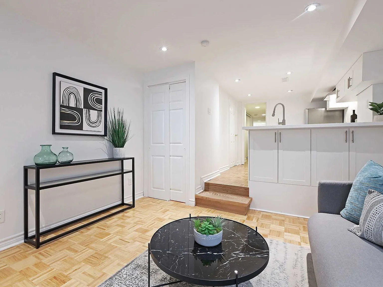 116 Aldwych Ave - Basement Suite — Photo 3