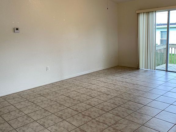 Great Room, Vaulted Ceiling
