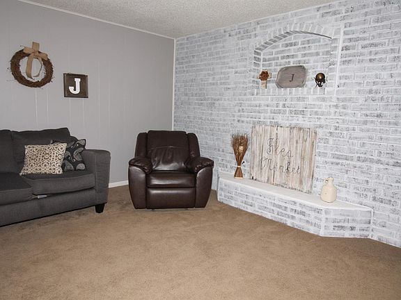 4th image of 212 Redwood Ln