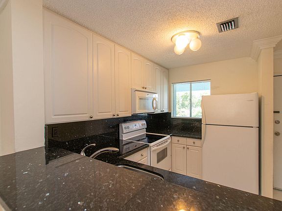 4th image of 98402 Windward Ave #98402
