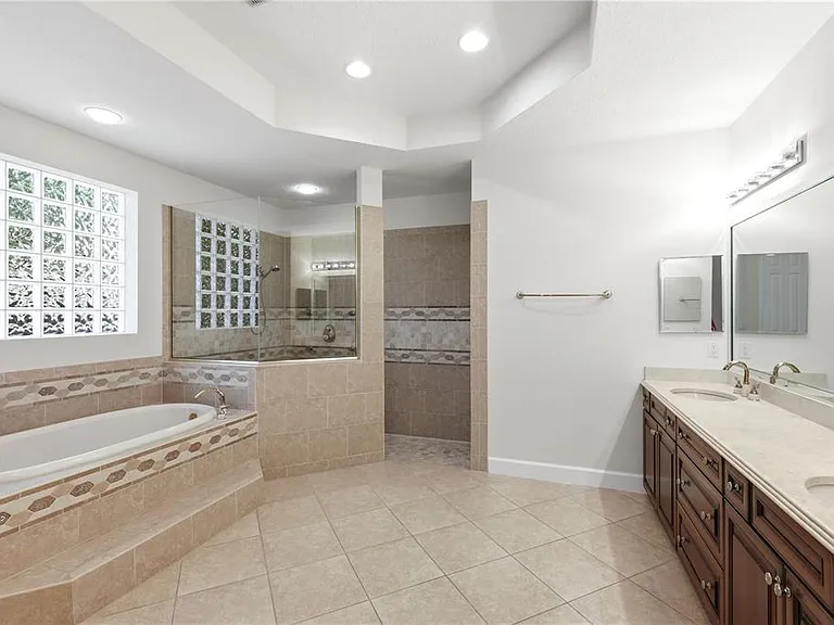 3205 King George Dr — Photo 9