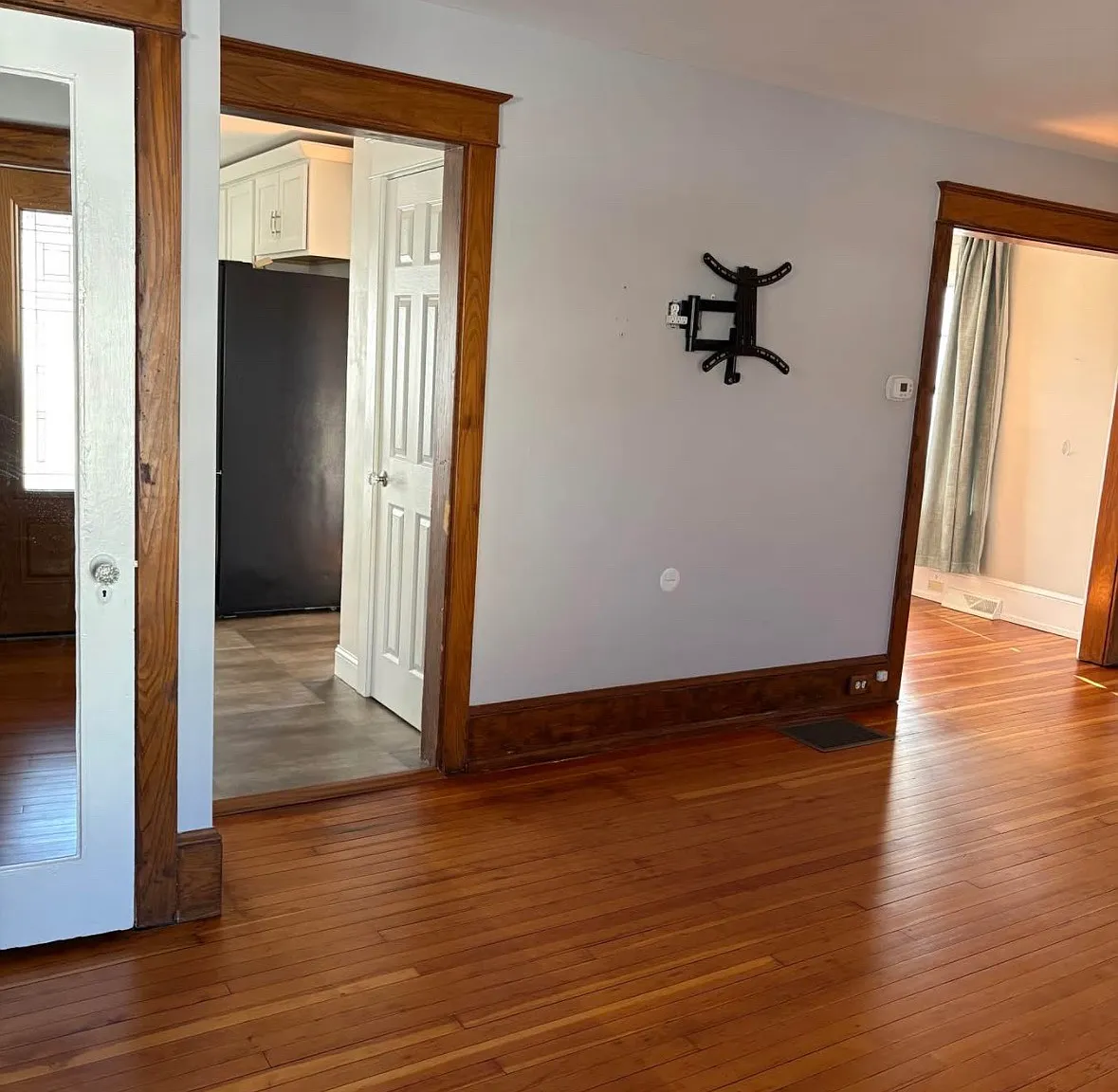 4 bed, 1.5 bath, 1900 sqft, $1,900 — Photo 3