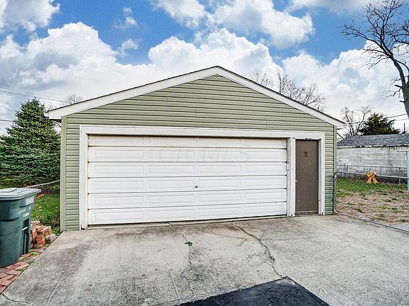 4th image of 2752 Claude Dr