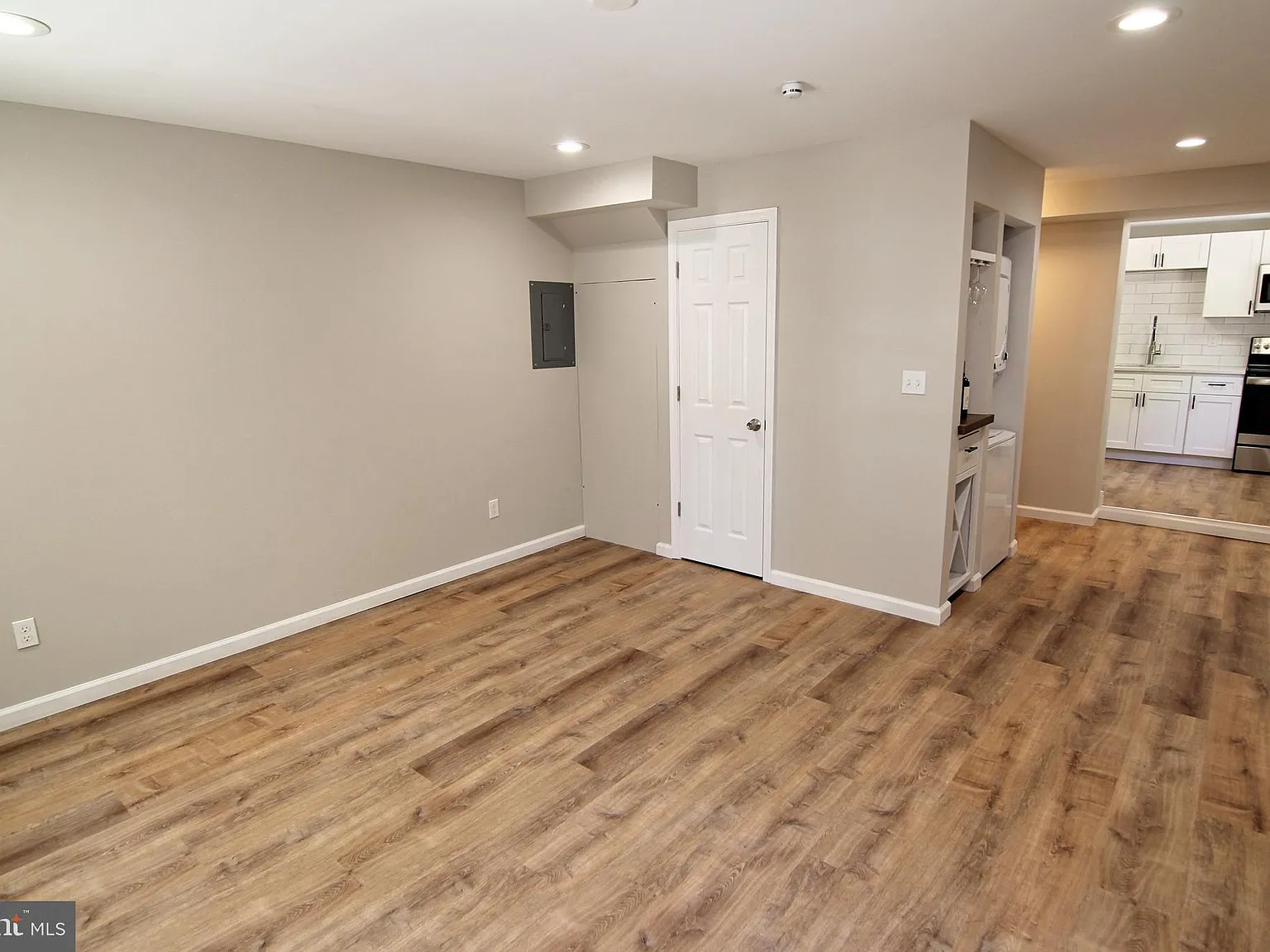 2 bed, 1.5 bath, 925 sqft, $2,275 — Photo 3
