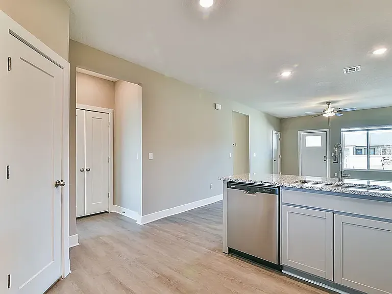 3 bed, 1270 sqft, $1,550 — Photo 4