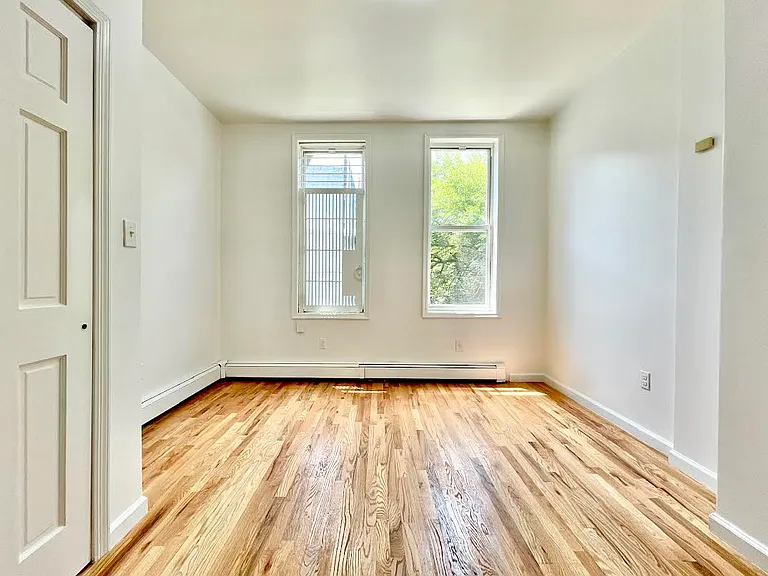 206 Irving Ave #2R — Photo 8