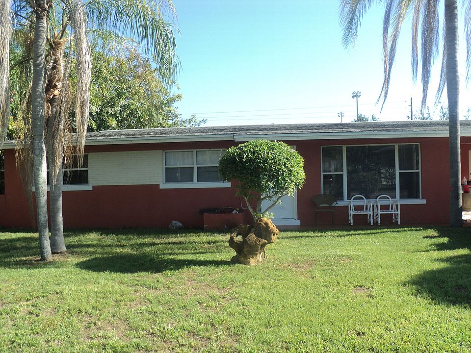 2nd image of 1327 Golf Dr