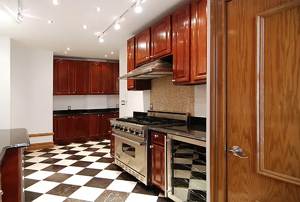 Rented by WAM Partners - William Moses Co. | media 109