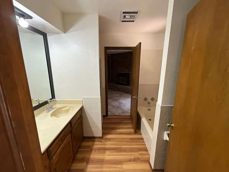 2750 N Midwest Blvd — Photo 14