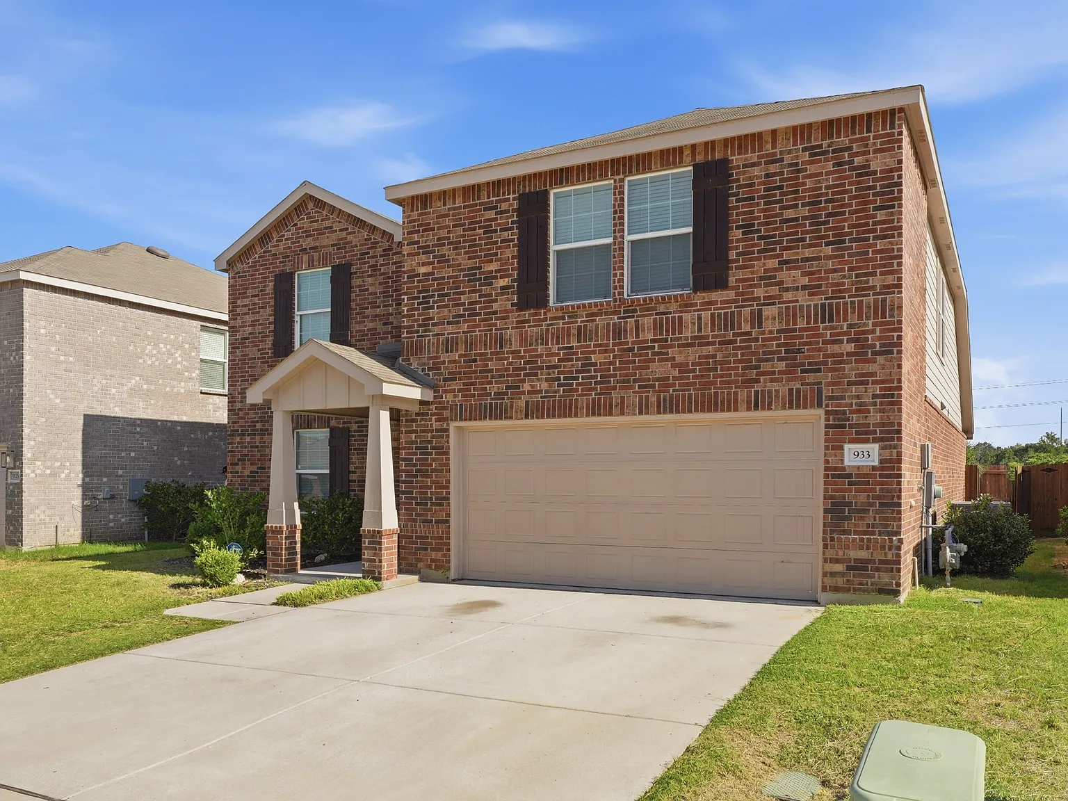 5 bed, 2.5 bath, 2766 sqft, $3,300 — Photo 2